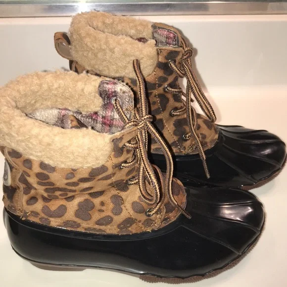 Adrienne Vittadini Girl Cheetah Print Faux Fur Tie-Up Rubber Snow Boots - Picture 2 of 7
